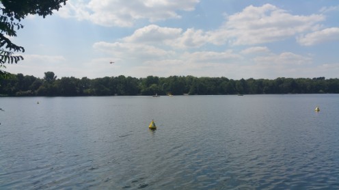 Blick auf den Wambachsee mit den neuen Taucherbojen